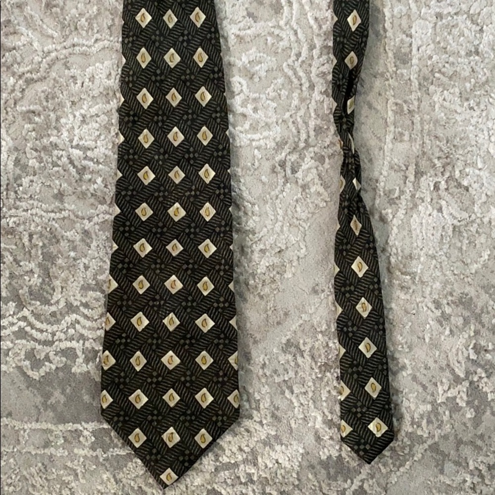 Akm tie green